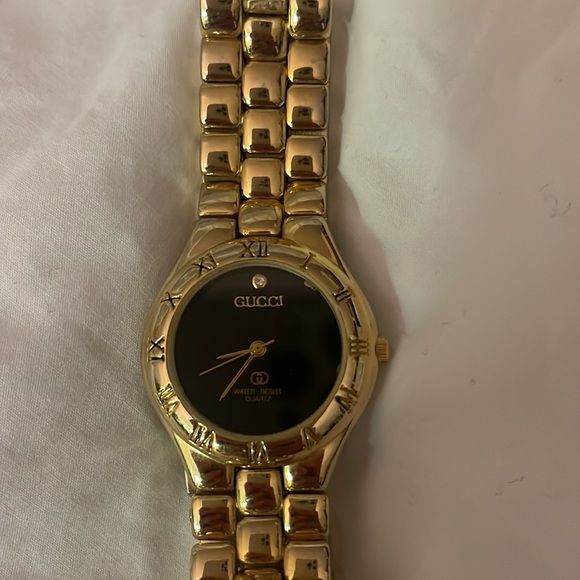 Gucci Gold Watch 100% Authentic - Picture 2 of 4